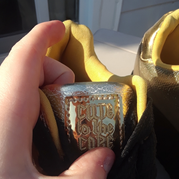 Shoes - Picture 3 of 7